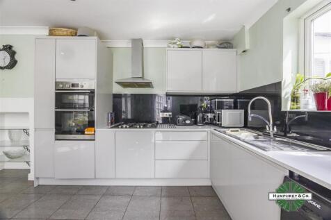 6 Gloucester Road -018.JPG