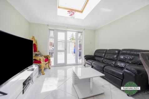 Four Bedroom Town House for Rent