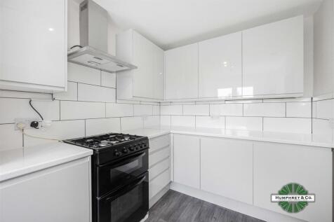 Flat 90, Tenby Court, Tenby Road -002.jpg