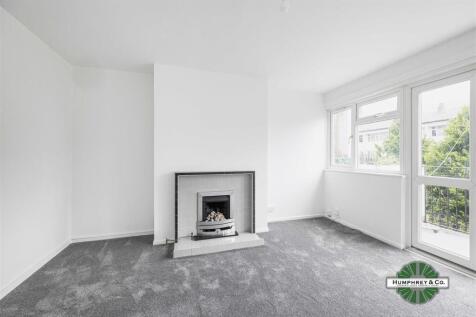 Flat 90, Tenby Court, Tenby Road -004.jpg