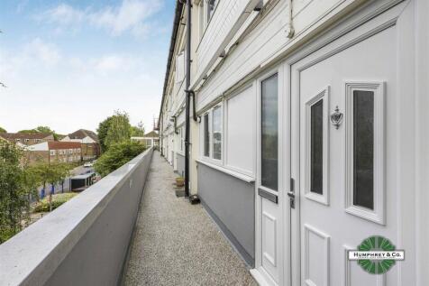 Flat 90, Tenby Court, Tenby Road -012.jpg