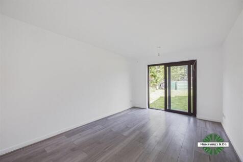 2, 248 Albany Court -007.JPG
