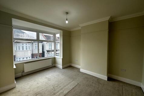 3 Bedroom, 2 Reception House