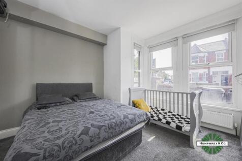 Flat 2 17 Mount Pleasant Road -002.jpg