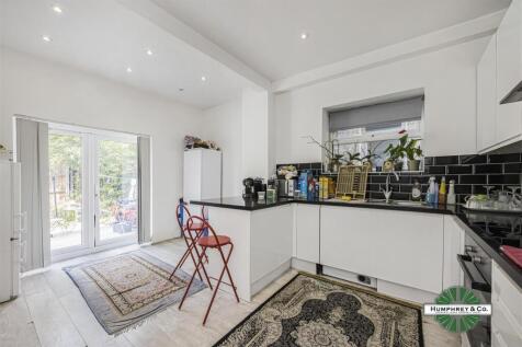 Flat 2 17 Mount Pleasant Road -008.jpg