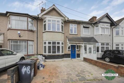 48 Wadeville Avenue Romford -014.JPG