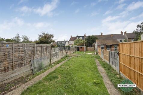 48 Wadeville Avenue Romford -006.JPG