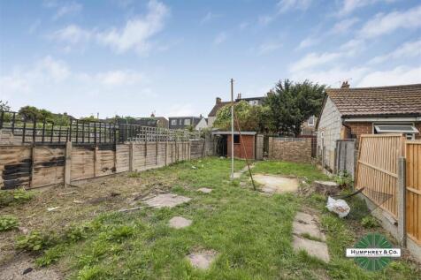 48 Wadeville Avenue Romford -007.JPG