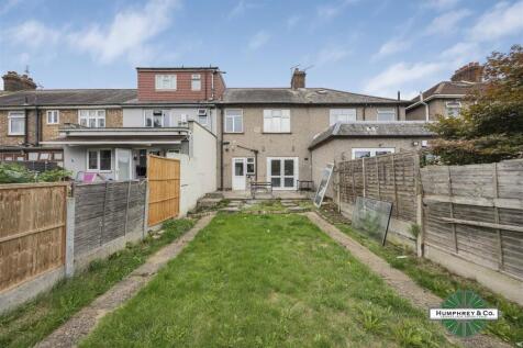 48 Wadeville Avenue Romford -008.JPG