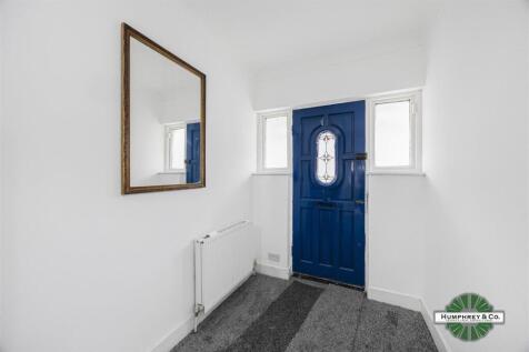 48 Wadeville Avenue Romford -009.JPG