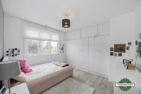 564 Upper Brentwood Road -002.JPG