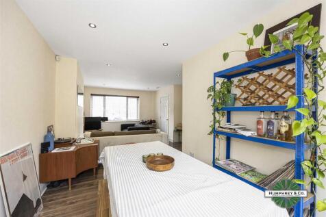 132 Lower Clapton Road -002.jpg