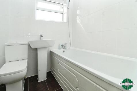 pbox-bathroom-325981.JPG