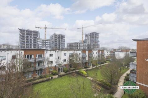Two Bed Flat to Rent in Hawker Place E17