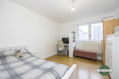 Two Bed Flat to Rent in Hawker Place E17
