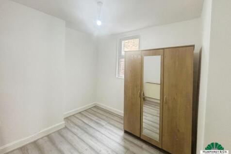 pbox-bedroom-333520.JPG