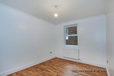 bedroom 5.jpg