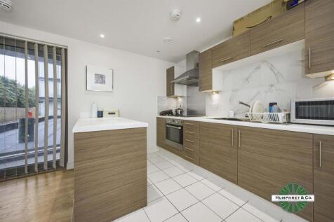 Flat 7  Merlin Heights  Waterside Way -006.JPG