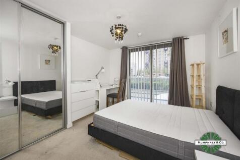 Flat 7  Merlin Heights  Waterside Way -002.JPG