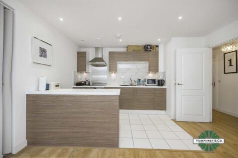 Flat 7  Merlin Heights  Waterside Way -008.JPG