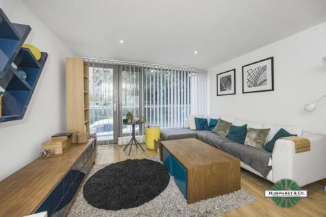 Flat 7  Merlin Heights  Waterside Way -004.JPG