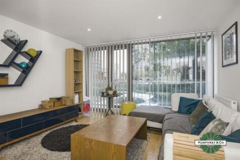 Flat 7  Merlin Heights  Waterside Way -005.JPG