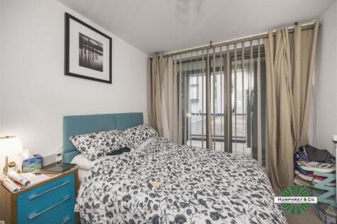 Flat 7  Merlin Heights  Waterside Way -012.JPG