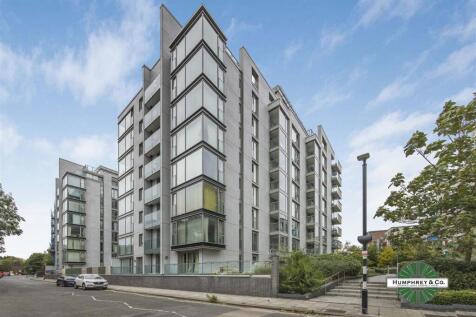 Flat 7  Merlin Heights  Waterside Way -013.JPG