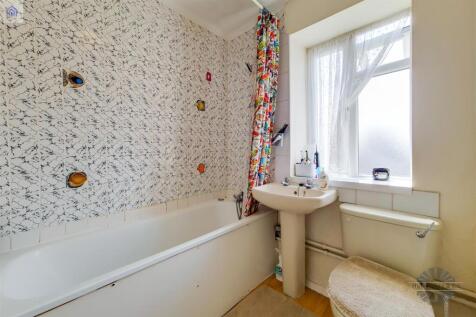 10_Bathroom-0.jpg
