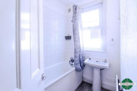 pbox-bathroom-342598.JPG