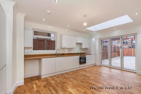 4 bedroom Terraced for sale