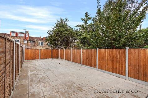 4 bedroom Terraced for sale