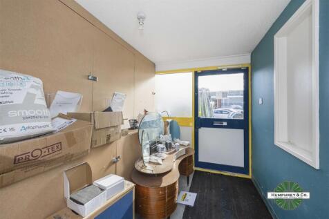 26  Walthamstow Business Centre  Clifford Road -00