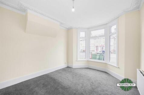 93    Grove Green Road -003.jpg