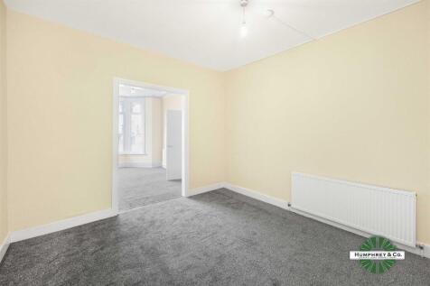 93    Grove Green Road -002.jpg