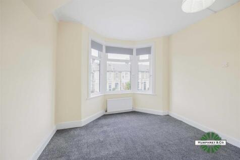 93    Grove Green Road -019.jpg