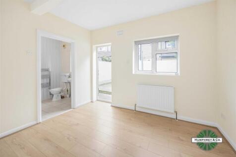 93    Grove Green Road -008.jpg