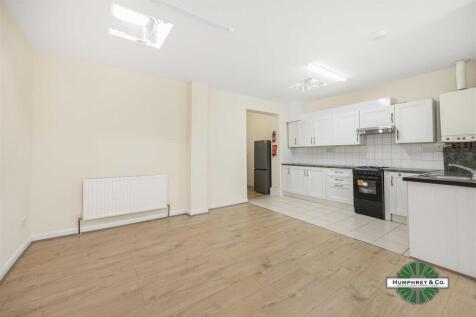 93    Grove Green Road -009.jpg