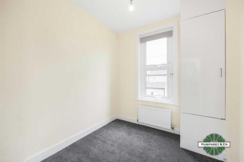 93    Grove Green Road -014.jpg