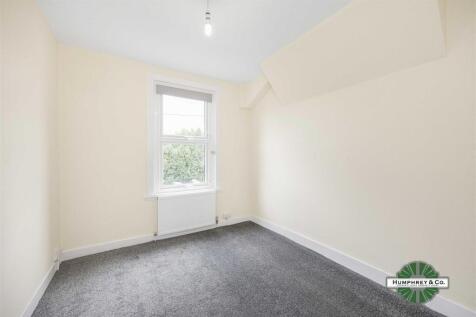 93    Grove Green Road -015.jpg