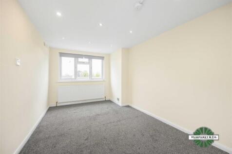 93    Grove Green Road -021.jpg