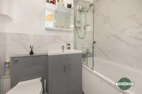 Flat 43  Bath Court  St. Luke&#39;s Estate, Bath Stree