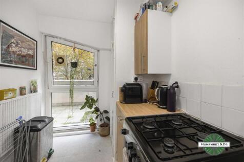 Flat 43  Bath Court  St. Luke&#39;s Estate, Bath Stree