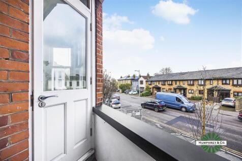 Flat 4  63 New Wanstead -003.jpg