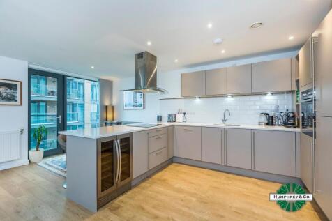 Two Bedroom Flat in All Popular Hale Village