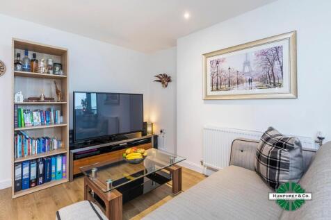 Two Bedroom Flat in All Popular Hale Village