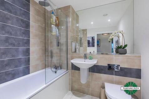 Two Bedroom Flat in All Popular Hale Village