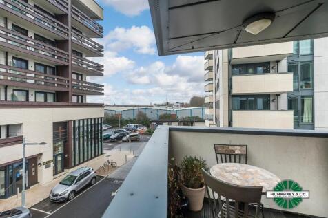 Two Bedroom Flat in All Popular Hale Village