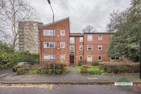 11  Peony Court  Bridle Path -011-2000.jpg