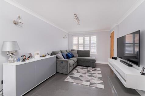 Doulton Close-2.jpg